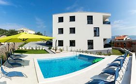 Petra'S Place - Sea View Apartment